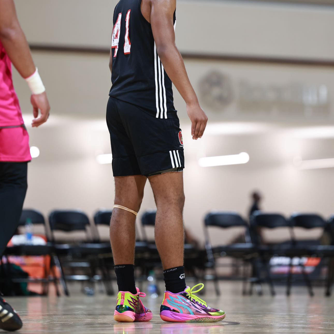 Basketbal speler draagt sportsokken van GT GRIP Socks