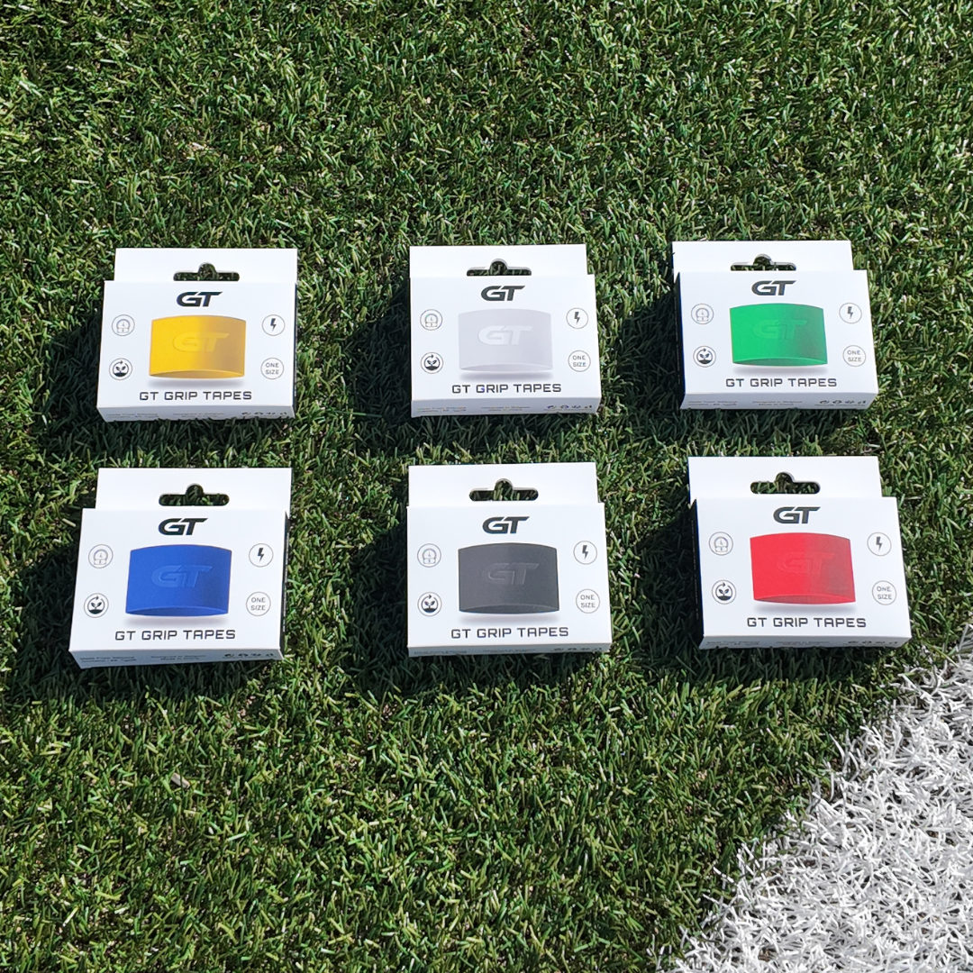 GT GRIP Tapes in 6 kleuren in hun verpakking op het veld | GT Sport Selection
